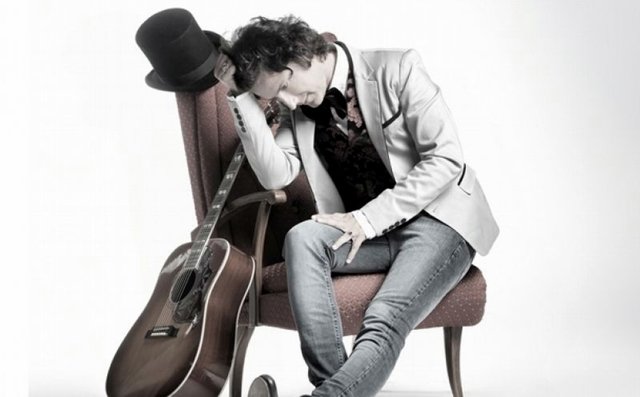 Lo dije por boca de otro trae de vuelta a Coti