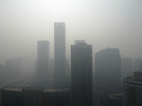 Pekín activa por primera vez el plan contra contaminación aérea