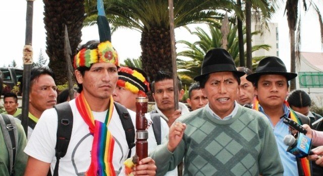 Pueblo indígena contra Petrolera