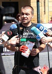 150 euros por agredir y amenazar a un animalista