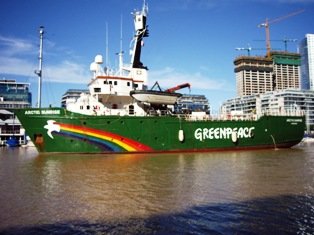 El Arctic Sunrise busca apoyos para la pesca sostenible