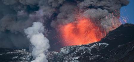 Islandia en alerta roja volcánica