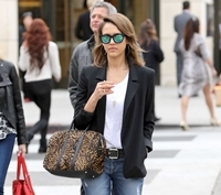 Jessica Alba y sus ripped jeans