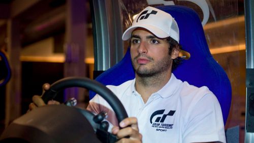 Carlos Sainz confiesa sentirse 'en manos de Red Bull' en la presentación de 'GTSport'