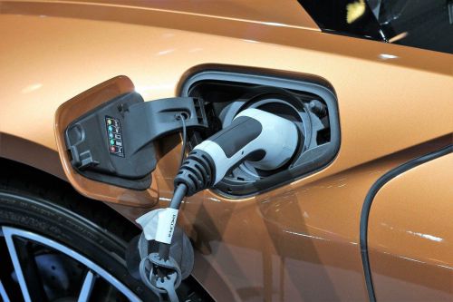 El Gobierno impulsará el coche eléctrico subiendo el impuesto de matriculación de los que contaminan