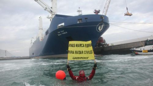 Greenpeace exige mayor transparencia tras conocerse la permisividad del Gobierno con exportaciones ilegales de armas