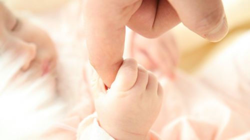La neumonía por SARS-CoV-2 aumentó los partos prematuros y las cesáreas