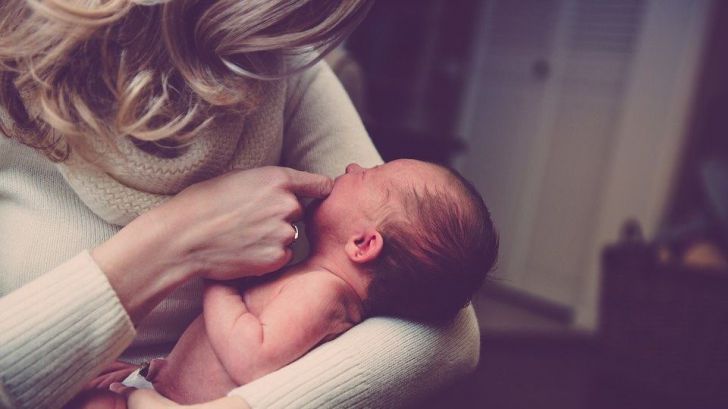 La importancia de no interrumpir la lactancia materna en caso de COVID-19