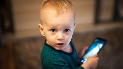 Un estudio revela que el ritmo y la entonación son fundamentales en el aprendizaje del habla en bebés