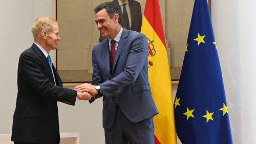 Pedro Sánchez y el administrador de la NASA firman la adhesión de España al programa Artemis