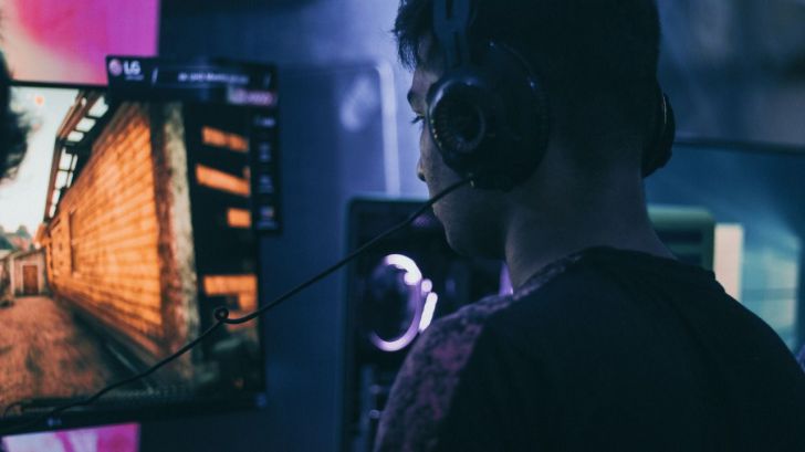 Los gamers pueden padecer tinnitus o pérdida de audición