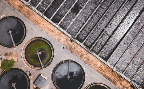 Innovador filtro doméstico convierte agua salada en potable usando electricidad barata