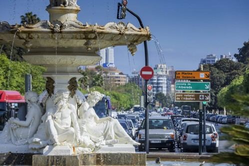 Desarrollan un sistema de IA para predecir contaminación por tráfico en Valencia