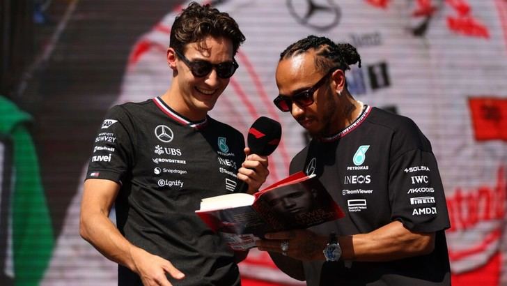 Russell reconoce el talento de Hamilton tras la última carrera en Abu Dhabi