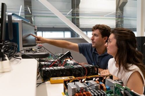 Cargadores inalámbricos bidireccionales revolucionan la carga de vehículos eléctricos