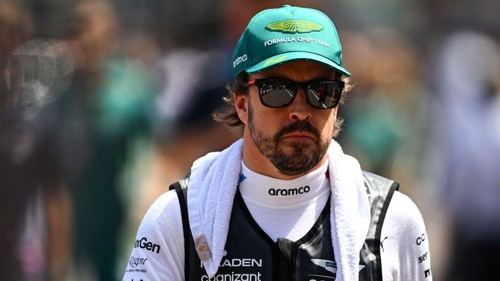 Alonso asegura que sigue compitiendo a gran nivel a pesar de problemas en Mónaco que le impiden sumar puntos en 2025