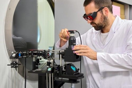 Tekniker lanza un sistema revolucionario para fabricar sensores cuánticos avanzados