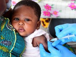 La OMS, UNICEF, Gavi y la Fundación Bill y Melinda Gates lanzan “Humanamente posible”, una campaña para aumentar los programas de vacunación en el mundo.